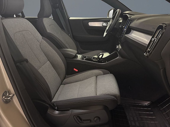 Volvo XC40 7 of 12