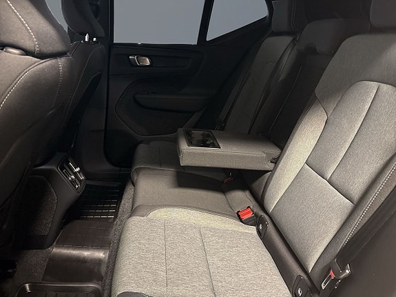 Volvo XC40 8 of 12