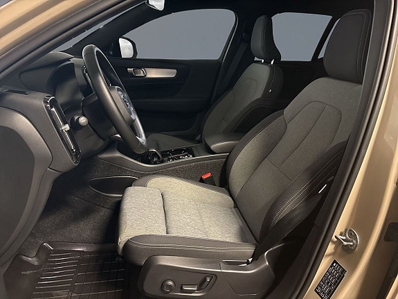 Volvo XC40 6 of 12