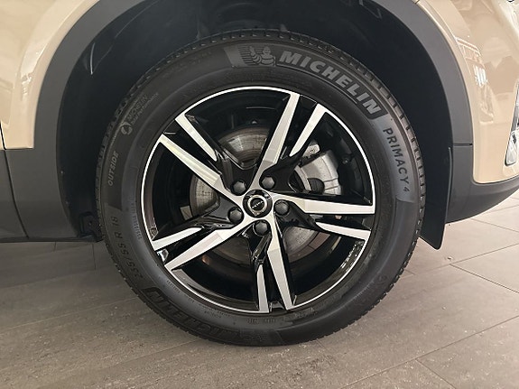 Volvo XC40 10 of 12