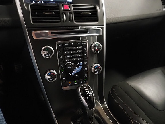 Volvo XC60 23 of 28