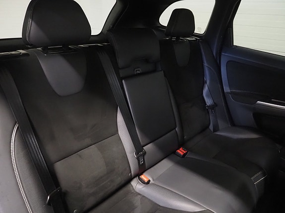 Volvo XC60 13 of 28