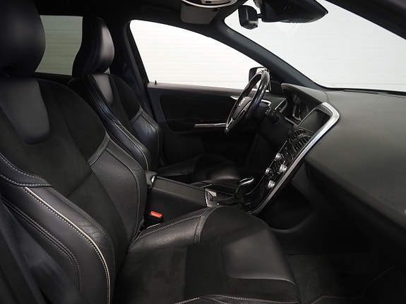 Volvo XC60 11 of 28