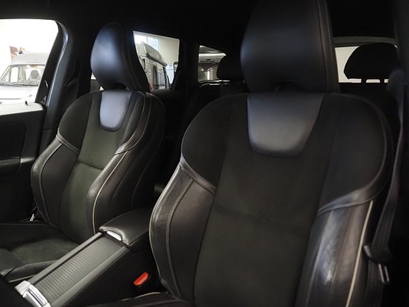 Volvo XC60 17 of 28