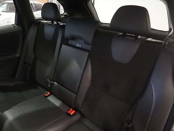 Volvo XC60 16 of 28