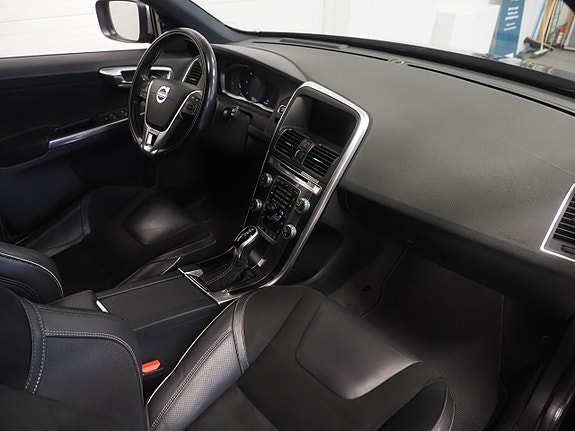 Volvo XC60 10 of 28