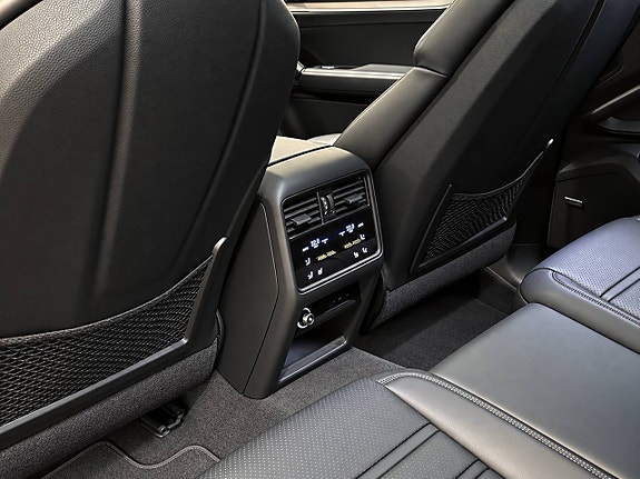 Porsche Cayenne 13 of 15