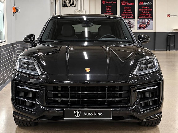 Porsche Cayenne 4 of 15