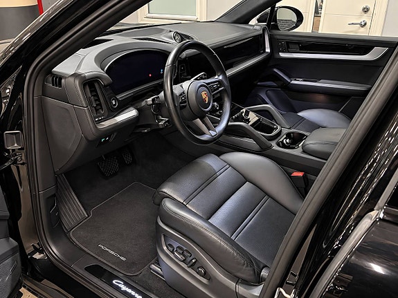 Porsche Cayenne 7 of 15
