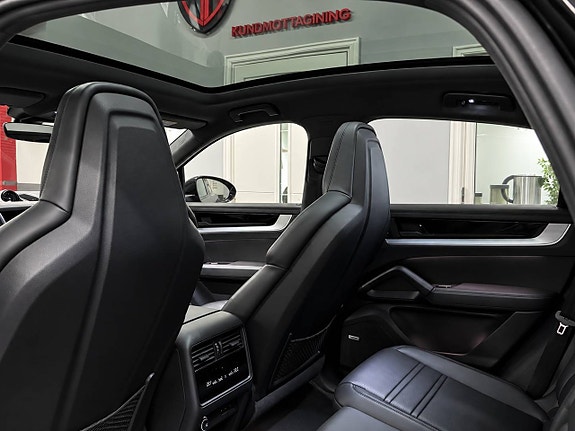Porsche Cayenne 12 of 15