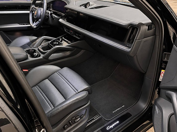Porsche Cayenne 8 of 15