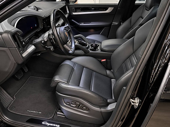 Porsche Cayenne 6 of 15