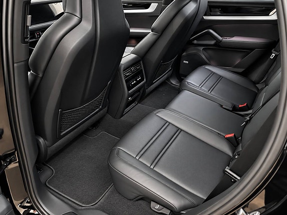 Porsche Cayenne 11 of 15