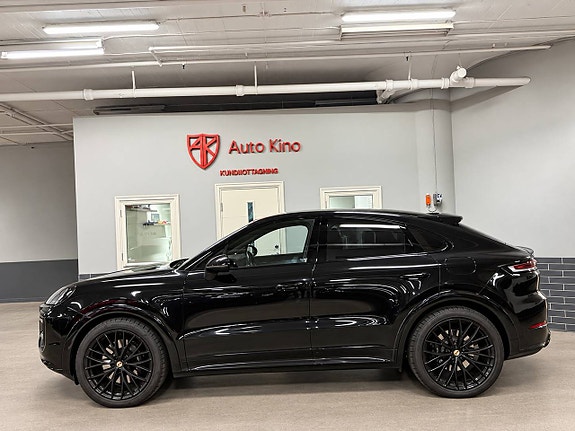 Porsche Cayenne 2 of 15