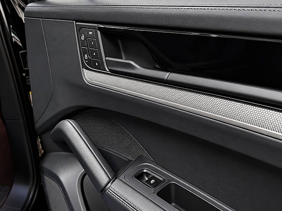 Porsche Cayenne 9 of 15