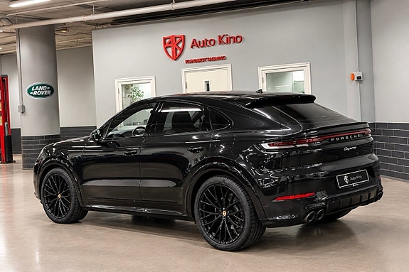 Porsche Cayenne 3 of 15
