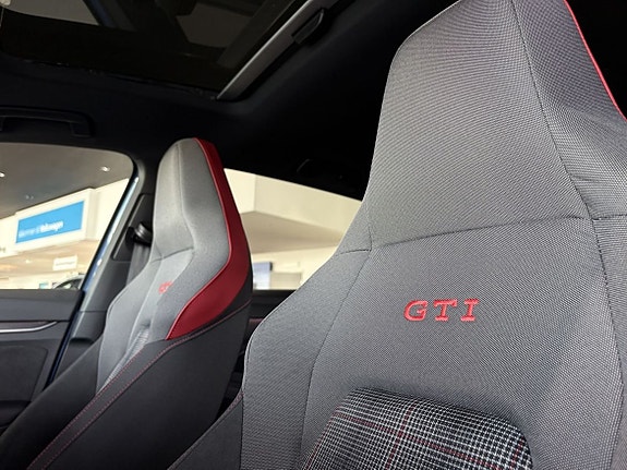 Volkswagen Golf I 11 of 17