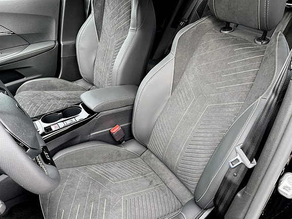 Peugeot 2008 7 of 14
