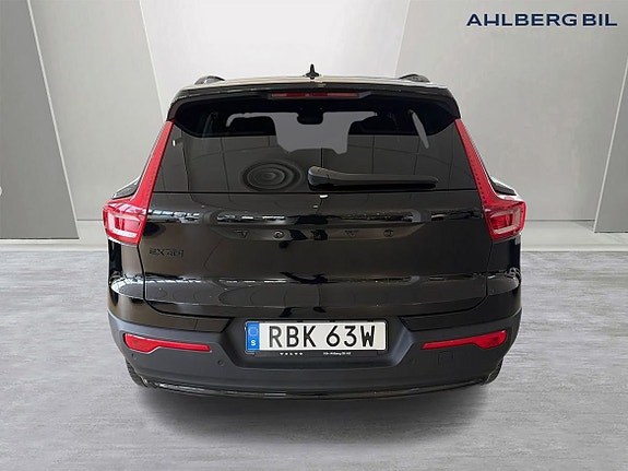 Volvo EX40 7 of 19
