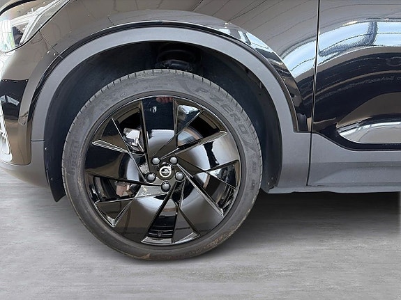 Volvo EX40 8 of 19