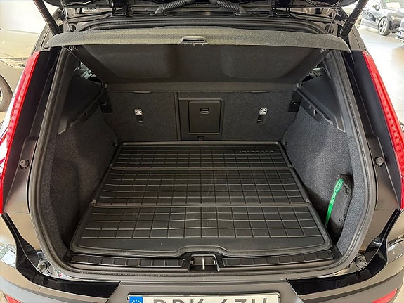 Volvo EX40 18 of 19