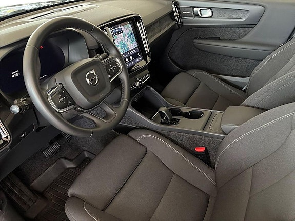 Volvo EX40 9 of 19