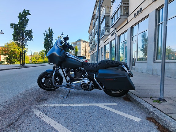 Harley-Davidson Street Glide 4 of 7