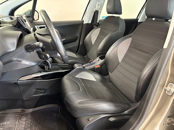 Peugeot 2008 7 of 16