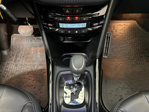 Peugeot 2008 11 of 16