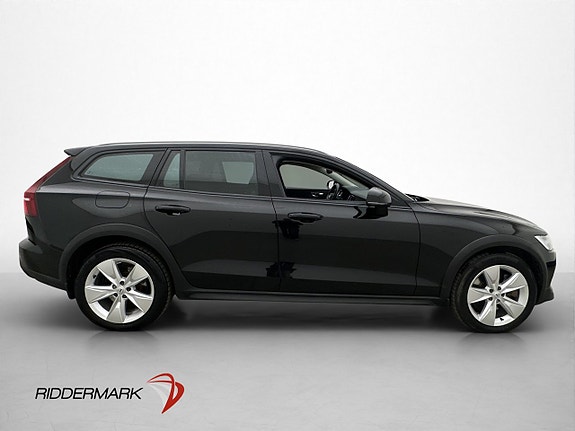 Volvo V60 Cross Country 4 of 30