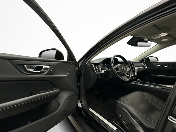Volvo V60 Cross Country 11 of 30
