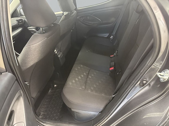 Toyota Yaris 7 of 14