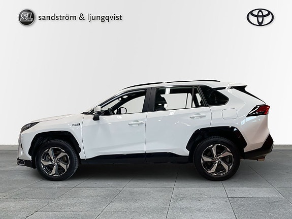 Toyota RAV4 4 of 11