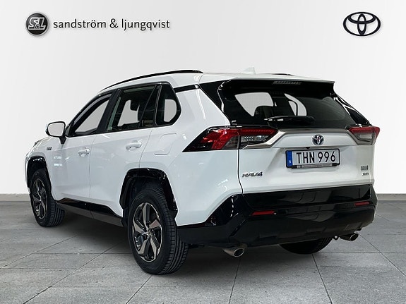 Toyota RAV4 5 of 11