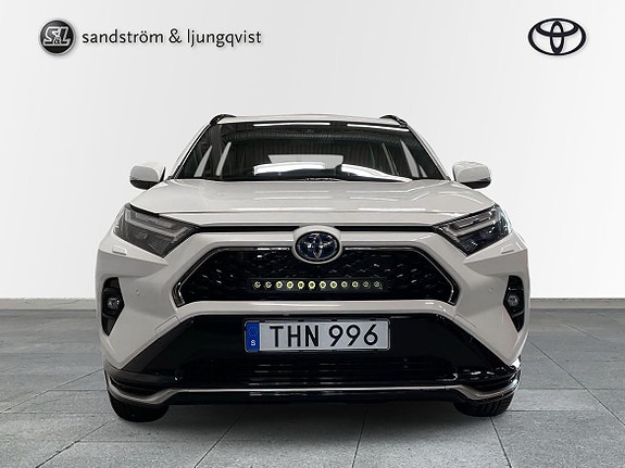 Toyota RAV4 2 of 11