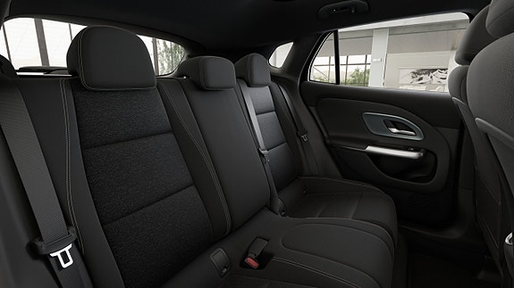 Mercedes-Benz GLA350 13 of 16