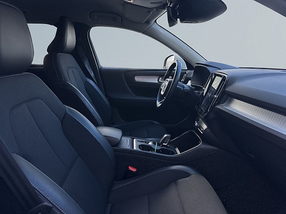 Volvo XC40 10 of 19