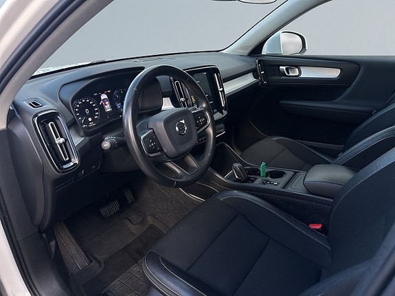 Volvo XC40 7 of 19