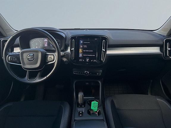 Volvo XC40 8 of 19