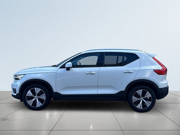 Volvo XC40 4 of 19