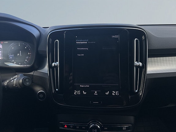 Volvo XC40 11 of 19