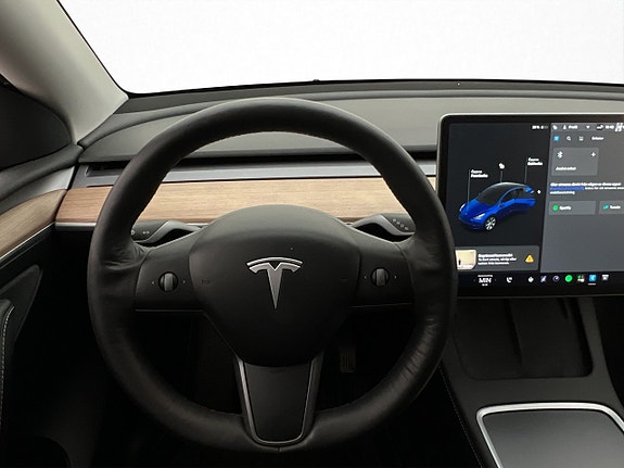 Tesla Model Y 16 of 30