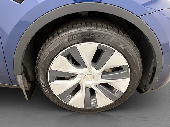 Tesla Model Y 29 of 30