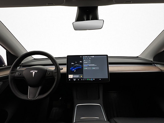 Tesla Model Y 15 of 30