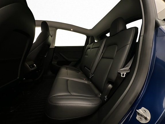 Tesla Model Y 23 of 30