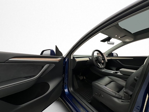 Tesla Model Y 12 of 30