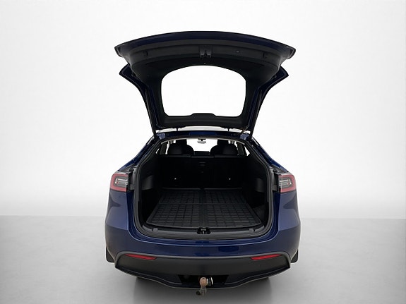 Tesla Model Y 11 of 30