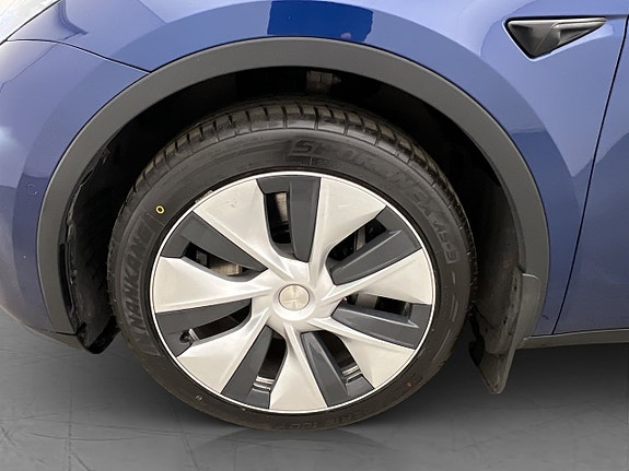 Tesla Model Y 26 of 30