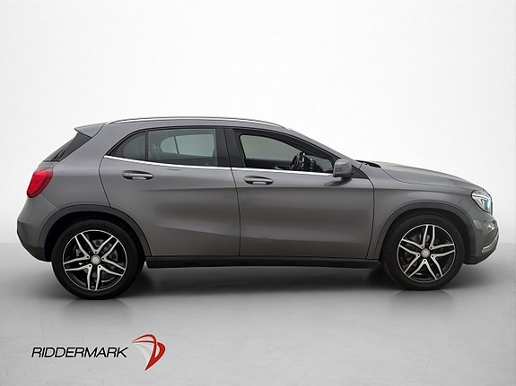 Mercedes-Benz GLA200 4 of 27