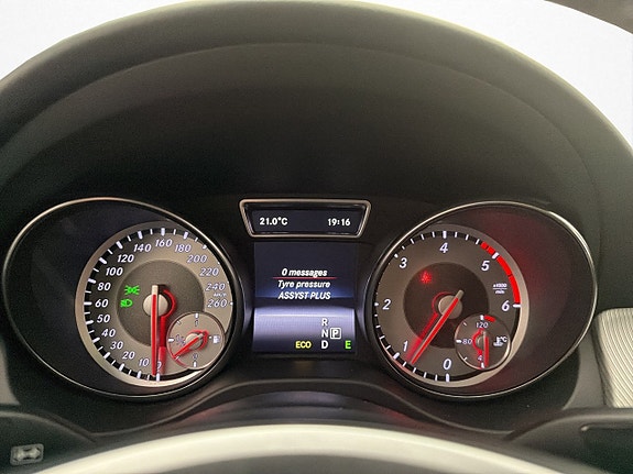 Mercedes-Benz GLA200 14 of 27